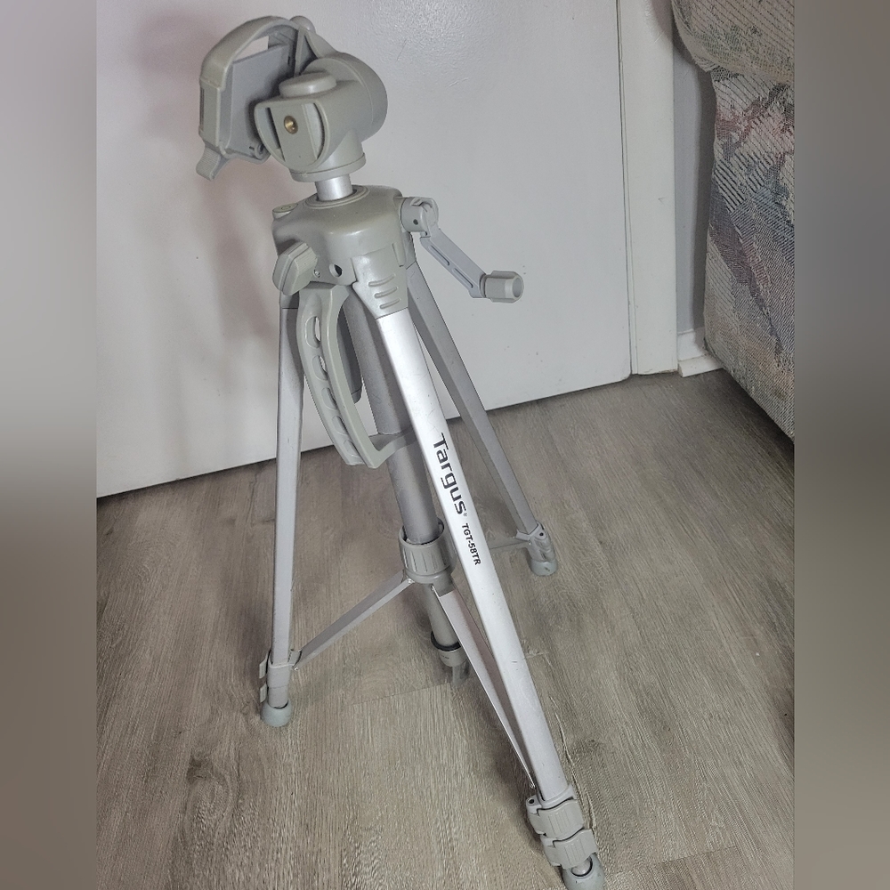 Targus floor standing camera tripod max 58" height TGT-58TR non-slip